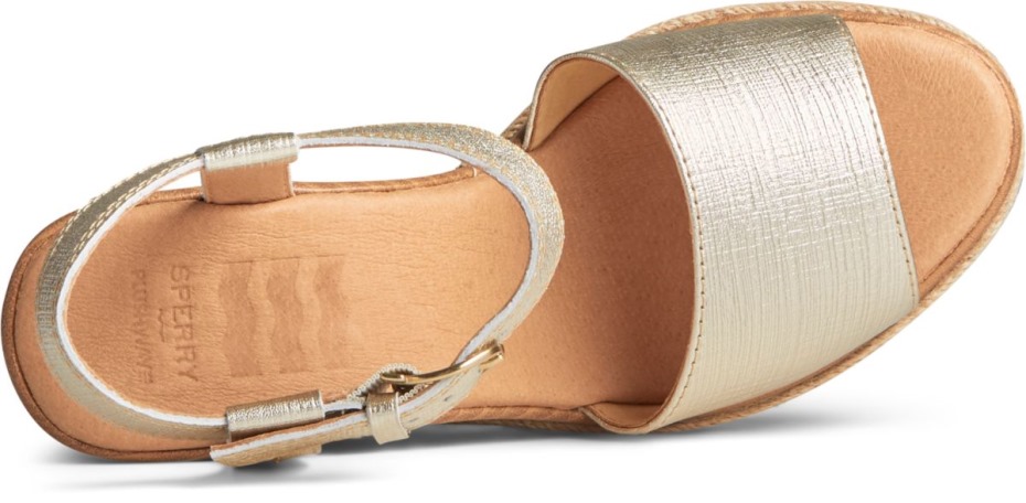 Sandalia Con Cuña Fairwater Plushwave Oro Sperry